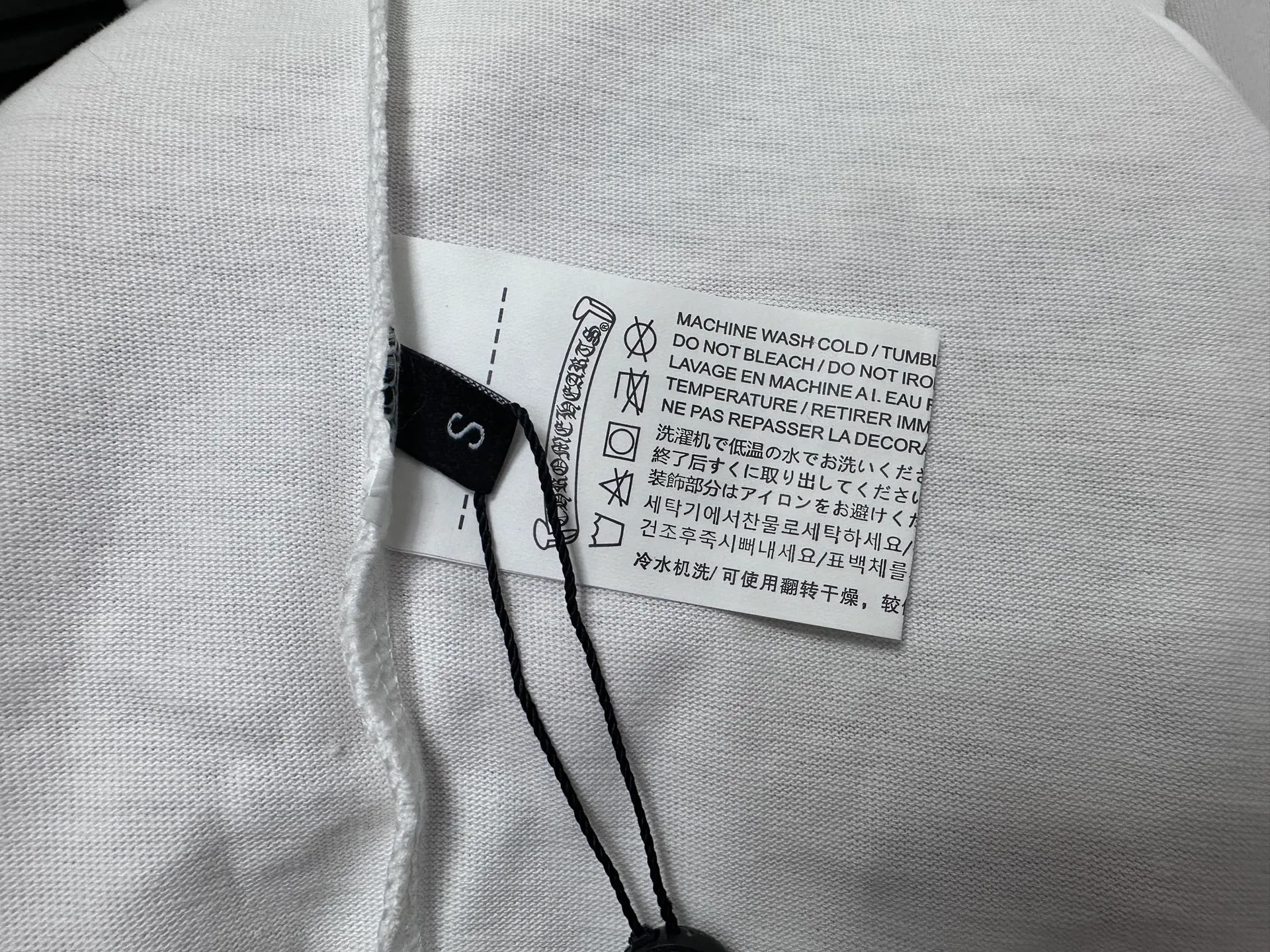 🅿️230 [Come Hearts] Crow Heart Graffiti Letters Limited Sanskrit Printed Long Sleeves, High Weight Threads on Collar and Cuffs, Custom Weaved and Dyed 280g Double Yarn Pure Cotton Fabric, Washed Anti-Counterfeiting Tags and other auxiliary labels are all correct versions, super conspicuous, super pretty, super stylish, same style for men and women! The overall upper body highlights fashion and individuality, and when worn together by a couple, it is a recommended T-shirt by the Street Ace!! Same style for men and women Size: XS-L